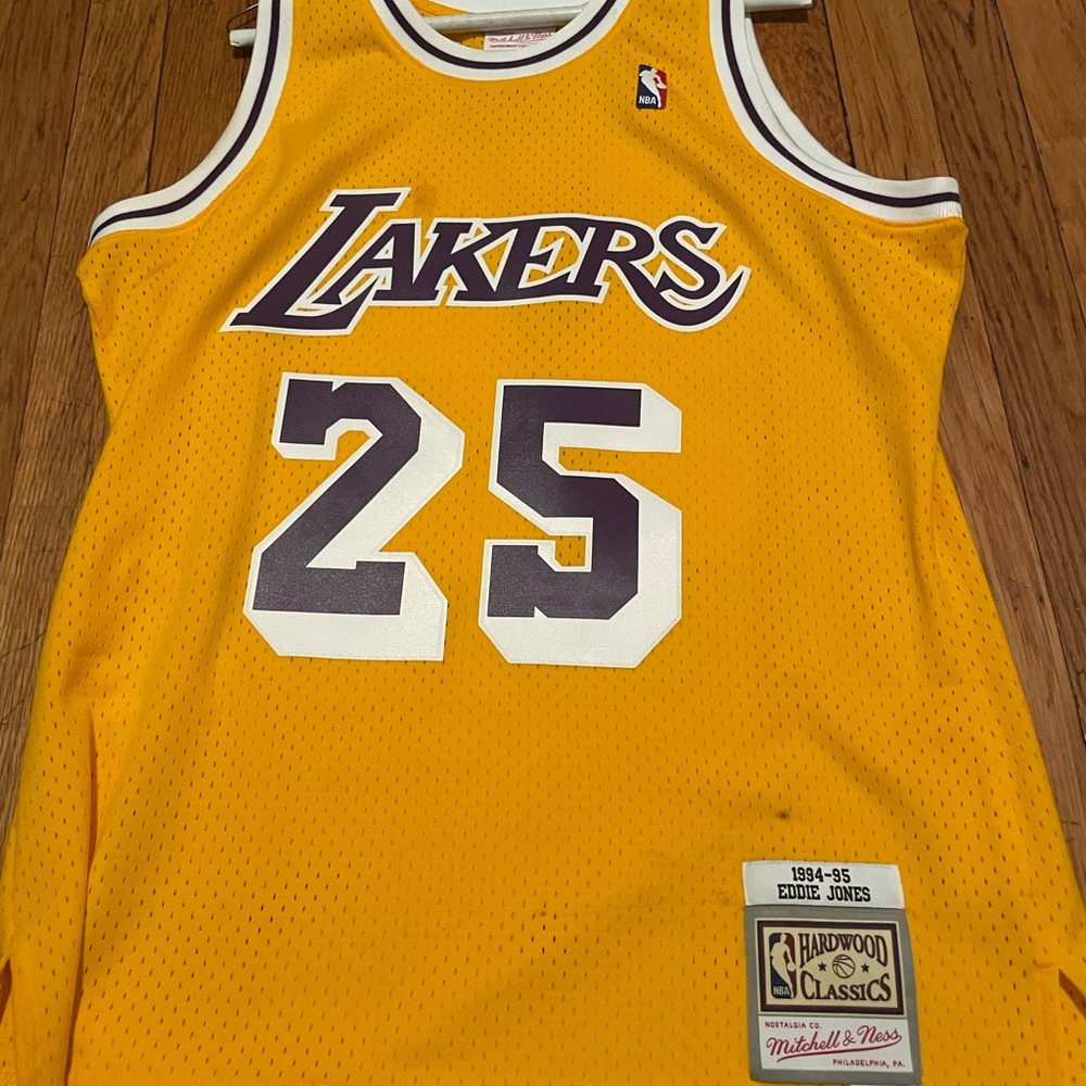 Mitchell & Ness Men’s Lakers Jersey Size Large